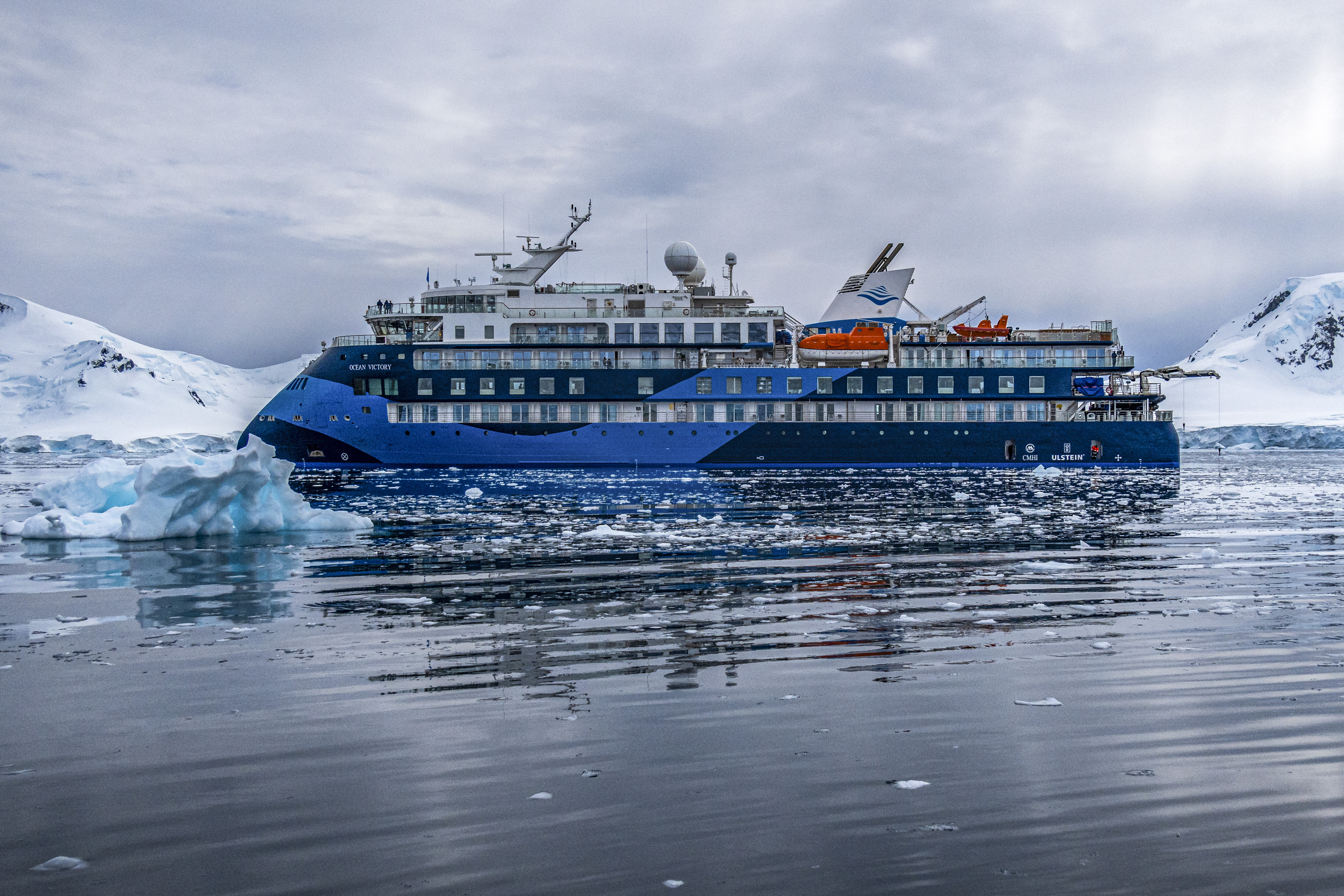 Cruiseship_OceanVictory_Antarctica_01_AE